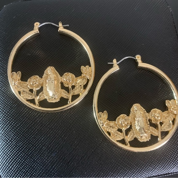 Gold Virgin Mary Hoop Earring’s - Picture 10 of 14